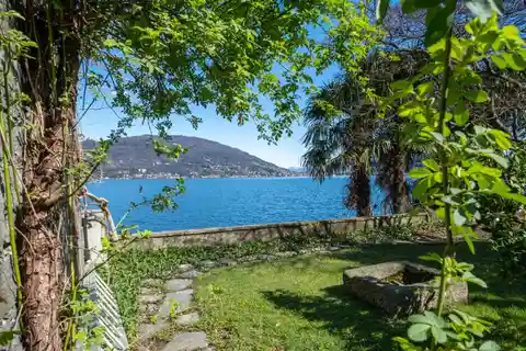 Prestigious Villa on Lake Maggiore