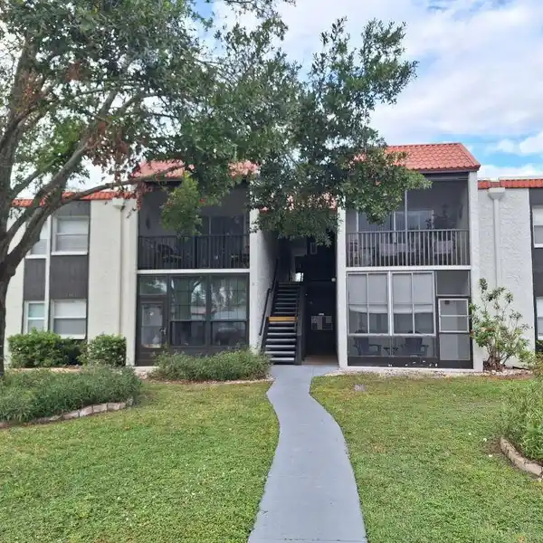 STUNNING GOLF COURSE HOME