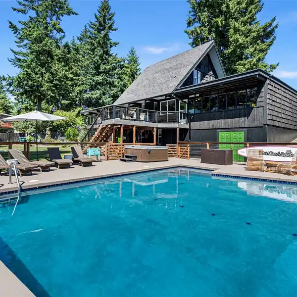 REIMAGINED MID-CENTURY CLASSIC