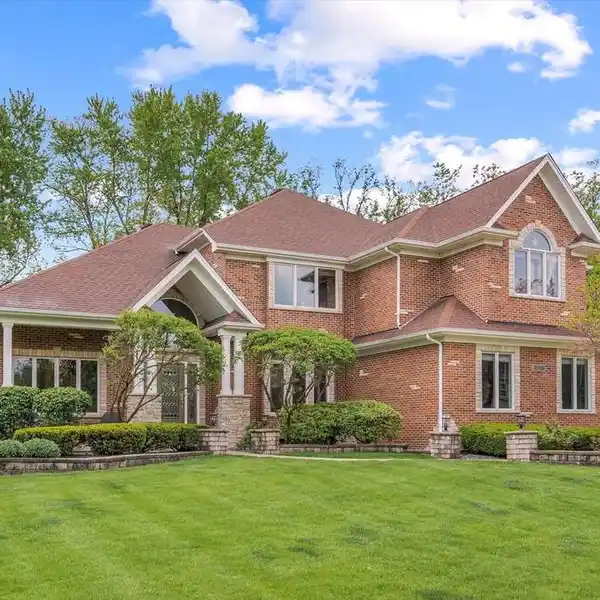 IMMACULATE RIVER RUN HOME WITH DESIGNER UPGRADES
