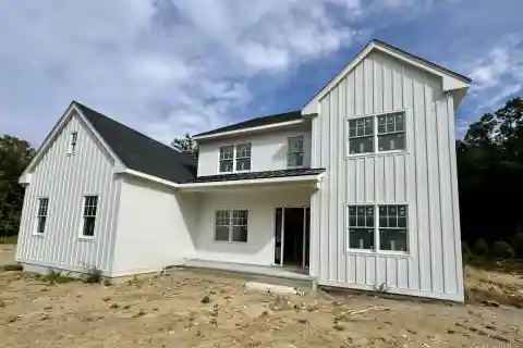 Extraordinary New Construction