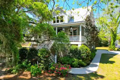 Beautiful Custom Home in a Cozy Tidal Village