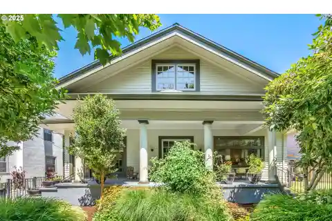 Restored 1922 Craftsman in Laurelhurst