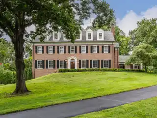 Stunning Crows Nest Estate