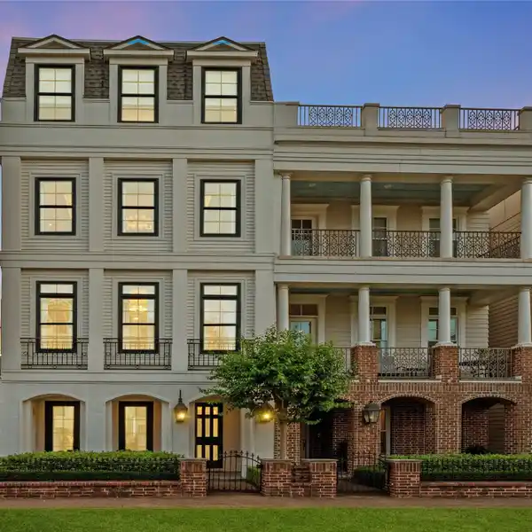 THOUGHTFULLY APPOINTED LUXURY HOME