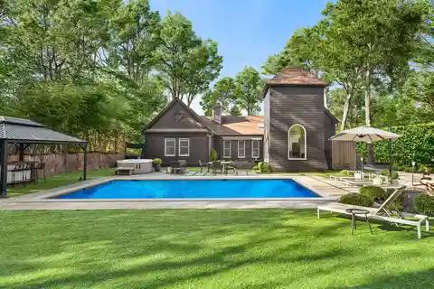 Custom Transitional Style Home Exuding Modern Elegance