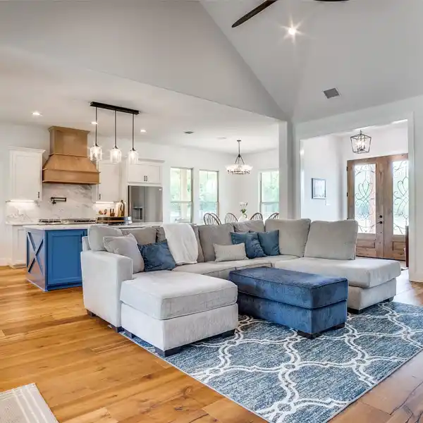 BEAUTIFUL CUSTOM HOME ON 52 ACRES