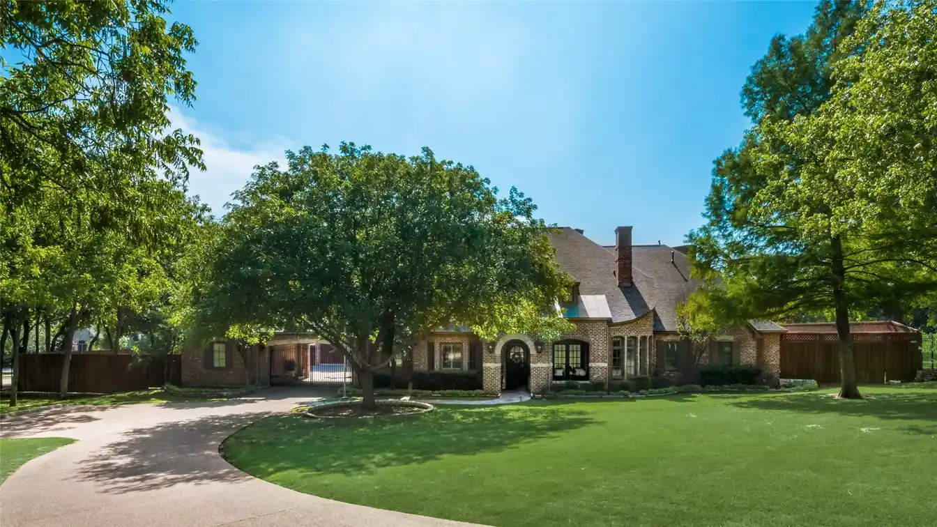 Dream Luxurious Retreat with Endless Entertainment