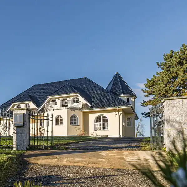 TIMELESS ELEGANCE WITH MODERN LUXURY