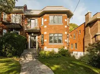 Grand Residence with Timeless Architectural Elegance