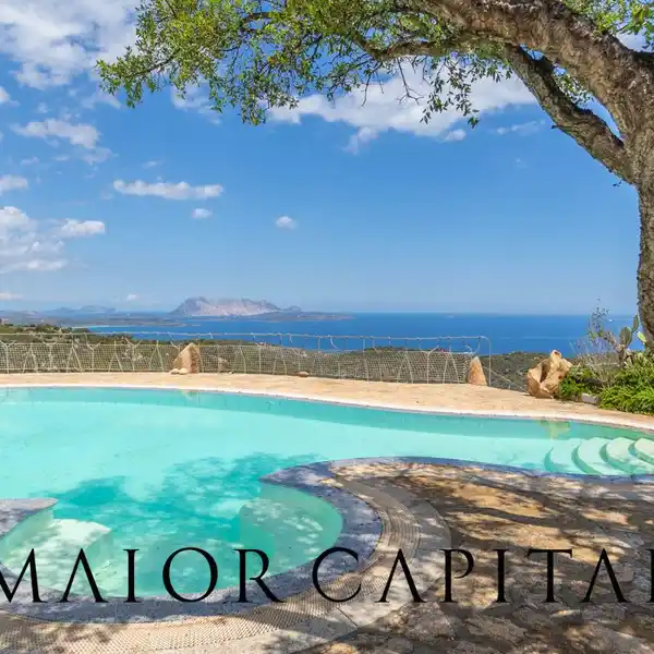 MAGNIFICENT PANORAMIC VILLA IN THE HILLS OF BUDONI