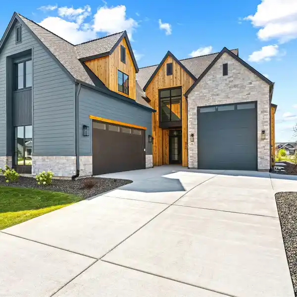 INCREDIBLE CUSTOM BUILD IN STAR RIVER RANCH