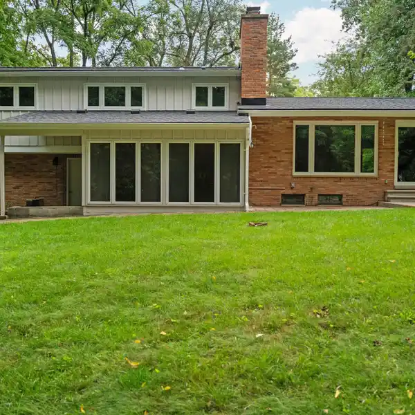 UNIQUE MID-CENTURY HOME
