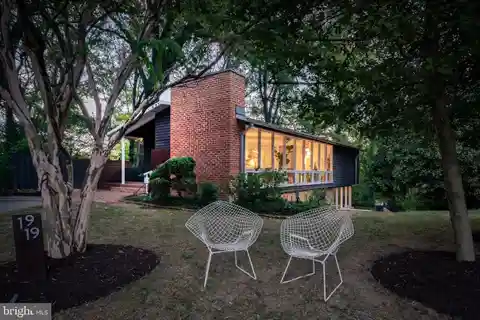 Iconic Goodman Design with Deckside Forest Views