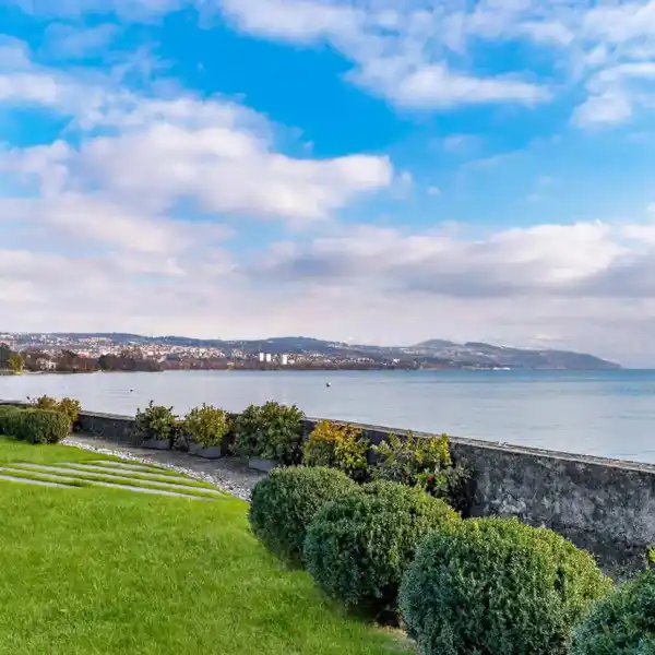 IDYLLIC WATERFRONT PROPERTY