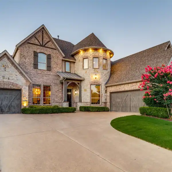 IMPRESSIVE HOME IN SOUGHT-AFTER PARK PLACE ESTATES