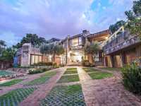 ICONIC HOME WITH SPECTACULAR VIEWS
