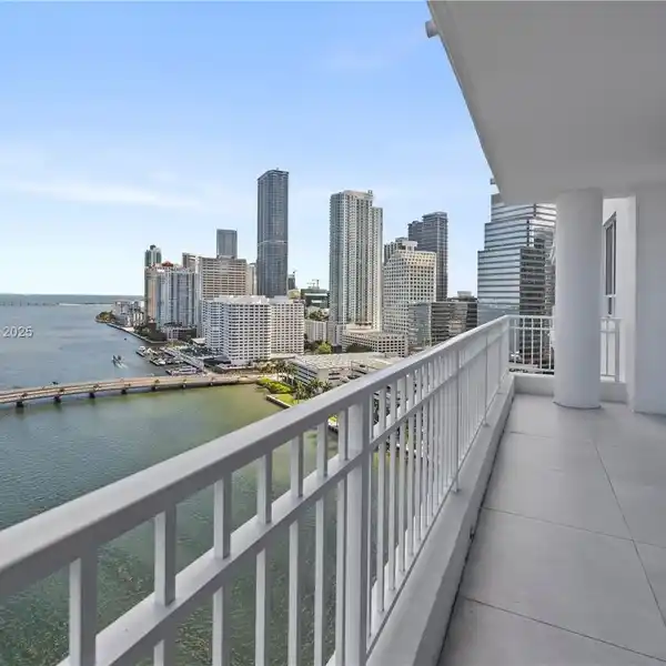 RARE OPPORTUNITY IN THE COURTS AT BRICKELL KEY