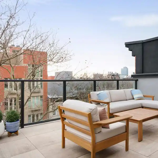 TOP-FLOOR DUPLEX IN A BOUTIQUE CONDOMINIUM