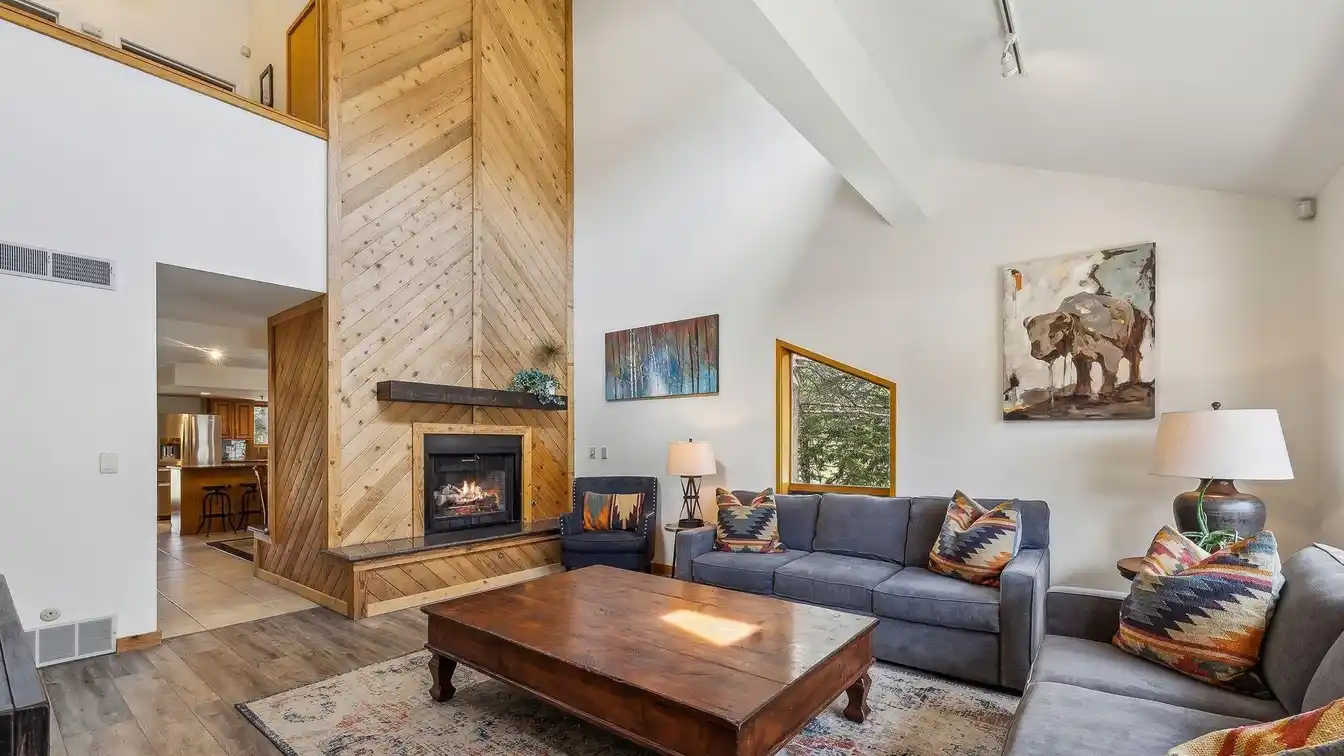 End-unit Townhome in Sought-after Fawngrove