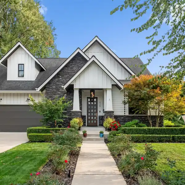 KASTLER-BUILT SHOWPIECE NEAR DOWNTOWN