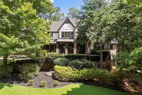 Perfect Blend of Timeless Sophistication and Relaxed Luxury