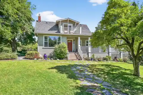 Award-Winning Historic Home with Guesthouse