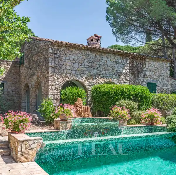 MAGICAL FARMHOUSE RETREAT NEAR CANNES COAST