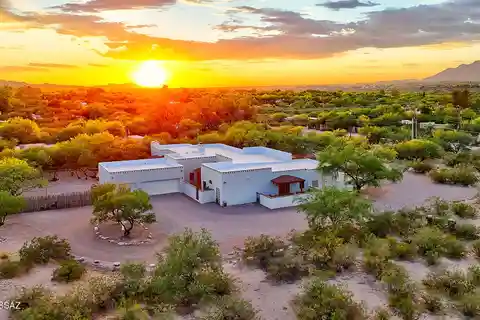 Exquisite Territorial-style Estate on 2.7 Acres