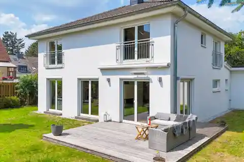 Modern Home with Many Extras and a Spacious Plot