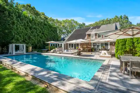 Designer-Appointed and Mint-Condition Traditional Home