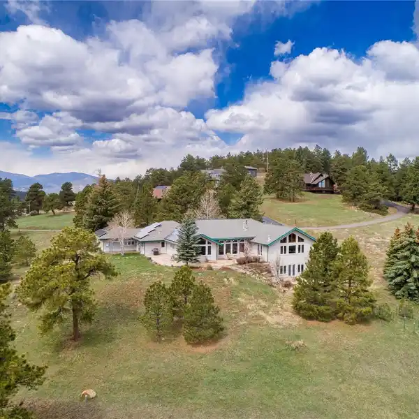 MODERN COMFORT WITH FOOTHILLS SERENITY