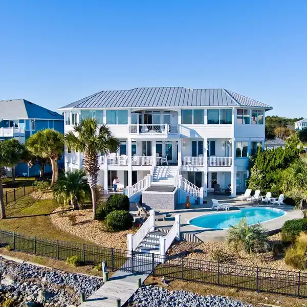 STUNNING WATERFRONT HOME