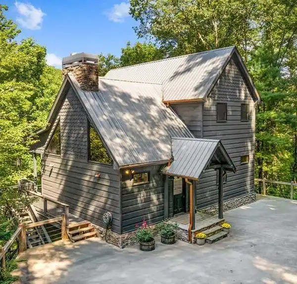 LAKE LIVING AT ITS FINEST