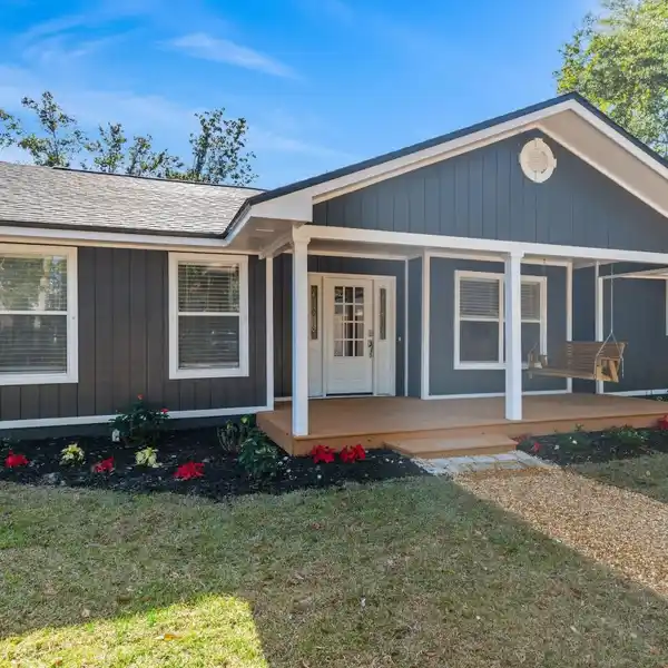 BEAUTIFULLY RENOVATED HOME ON MORRISON AVENUE