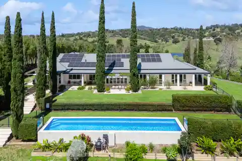 Breathtaking Five-Acre Lifestyle Estate