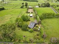 EQUINE PARADISE AND RURAL RETREAT IN GARDEN SETTING