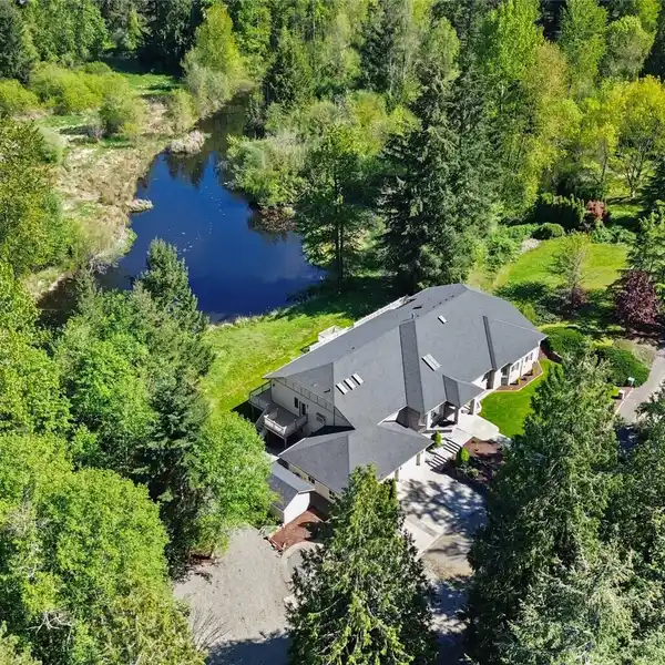 PRIVATE ESTATE ON 7.5 ACRES WITH SPRING FED LAKE