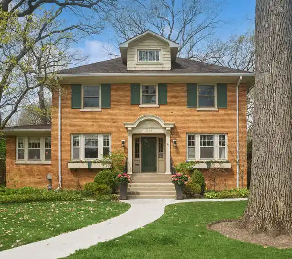 EXQUISITELY RENOVATED BRICK HOME ON TREE-LINED STREET IN EVANSTON