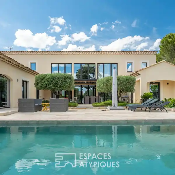 CONTEMPORARY VILLA IN THE HEART OF THE ALPILLES