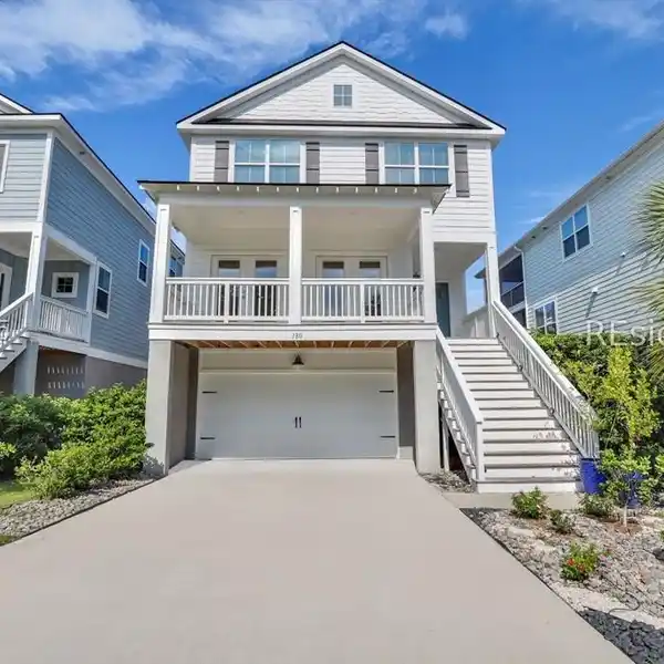 VERSATILE PROPERTY STEPS TO THE BEACH