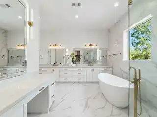 Luxurious Home in Houston’s Prestigious Timbergrove Manor