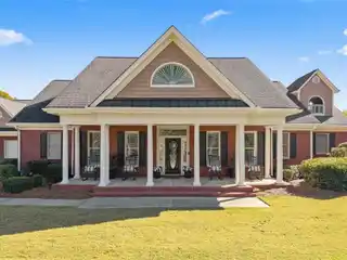 Spirit of Luxury Mountain-Adjacent Living