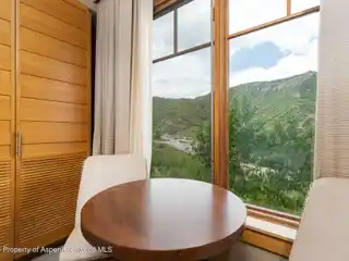 Gorgeous and Modern New Condo