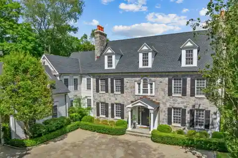 Magnificent Estate Awaiting New Vision