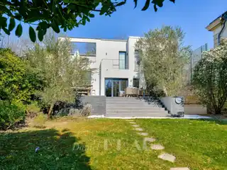 Large Property with Separate Studio Annex