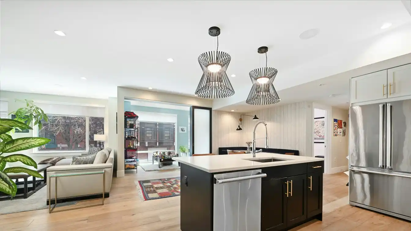 Exceptional Residence in a Desirable Boutique Building