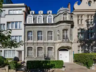 Architectural Elegance Meets Green Serenity