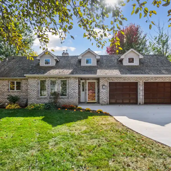 BEAUTIFULLY RENOVATED WAYZATA HOME