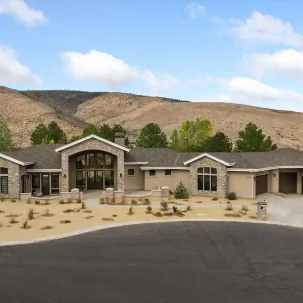 OUTSTANDING NEW CONSTRUCTION IN ARROWCREEK